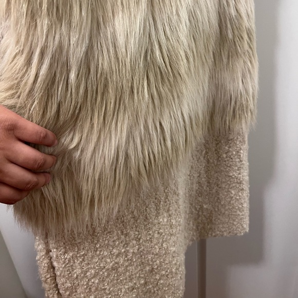 Sleeveless Cardigan with Faux Fur - Picture 13 of 15